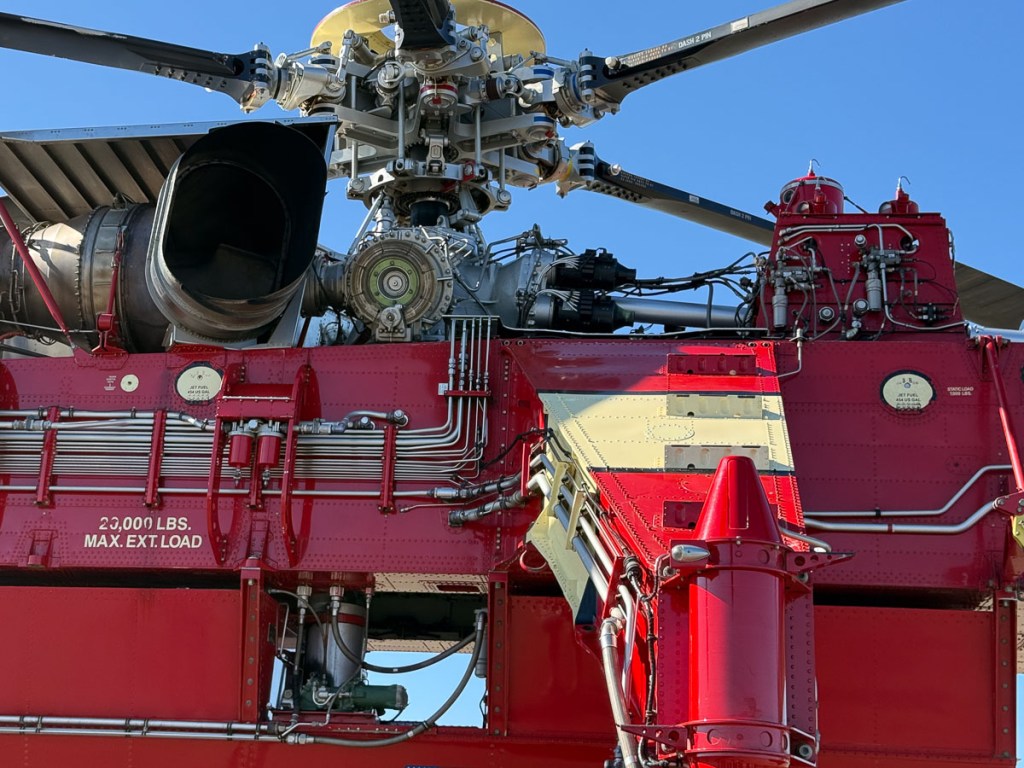 Mechanical parts of the sky-crane helicopter.